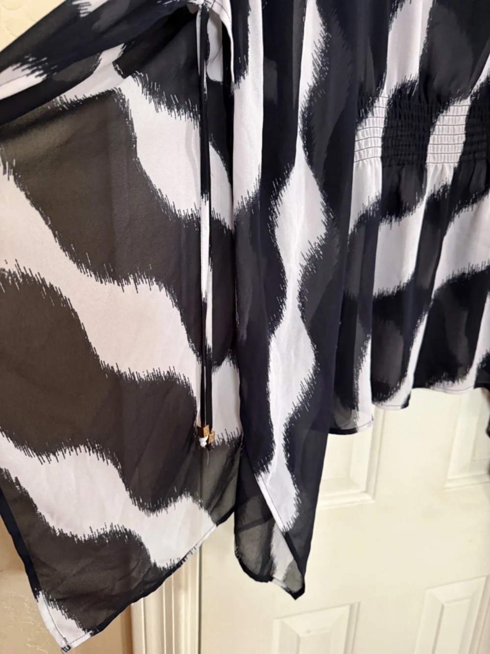 VERY Vintage:: Michael Kors Navy Blue and White top in size L/XL